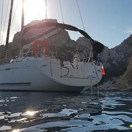 Botel Voilier Gite-Hotel Reve D'Ailleurs *