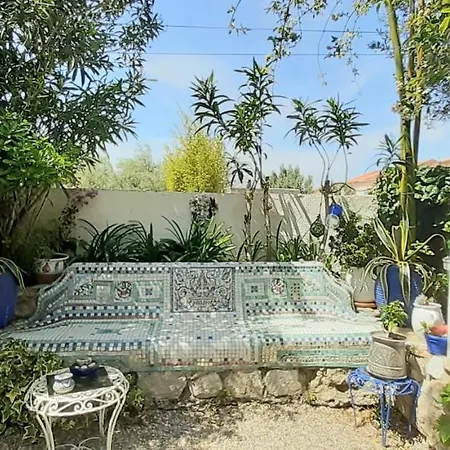 Дом отдыха Maison Et Terrasse Dans Le Jardin Du Chateau De Gaillard