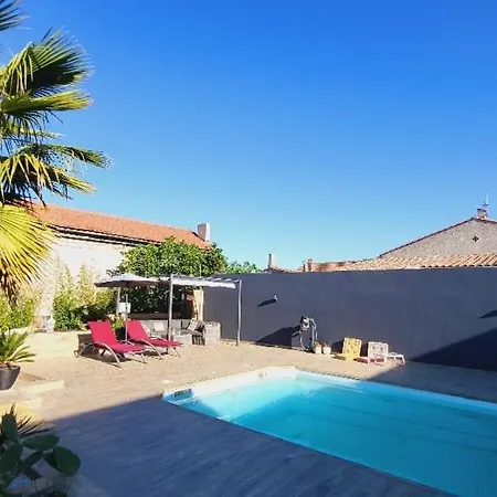 Prive Attenant Piscine Daire