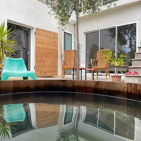 Maison 180 M2 Avec Bassin-piscine En Bois A Vauban *