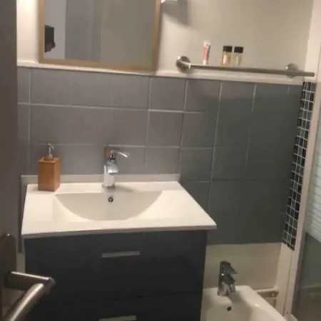 Apartment T3 A Deux Pas Du Metro Marseilles