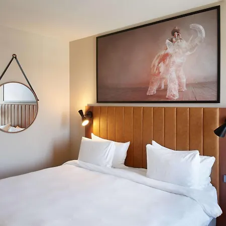 Radisson Blu Vieux Port 4*