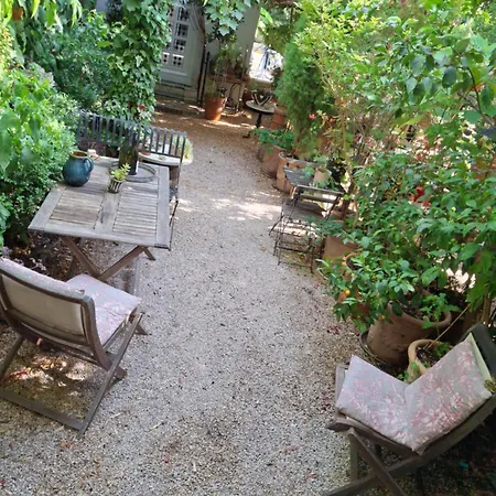 Дом отдыха Maison Et Terrasse Dans Le Jardin Du Chateau De Gaillard *