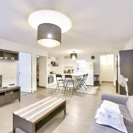 Modern 2 Bedroom Flat Near Vieux Port *