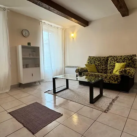 Cozy 1-bedroom Near Vieux-port Апартаменты *