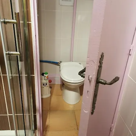 En Sous Sol De Avec Acces Jardin Et Piscine * Marseille