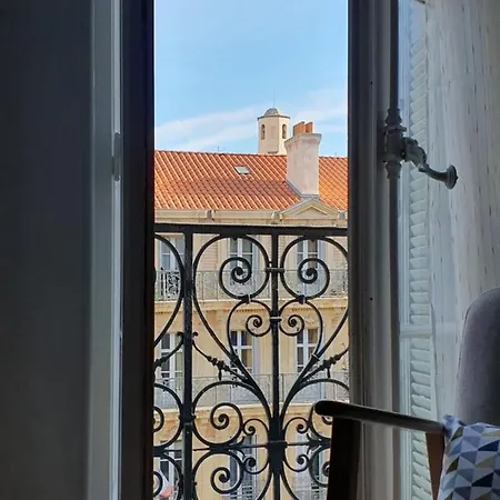 Magnifique Studio Avec Balcon-vieux Port-panier