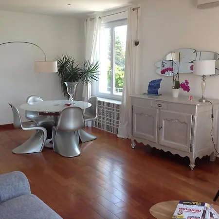 Sur La Corniche Apartment