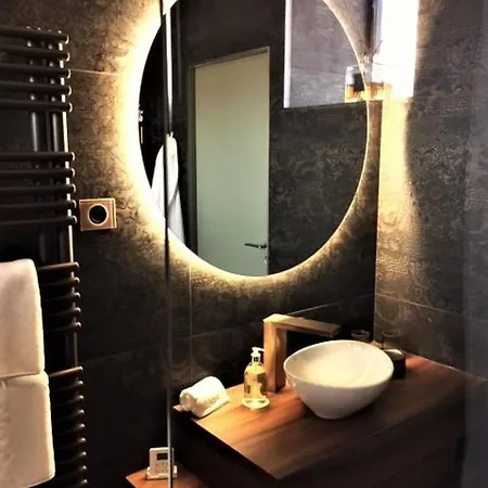 Privee Du Balcon Du Vieux Port Апарт-отель
