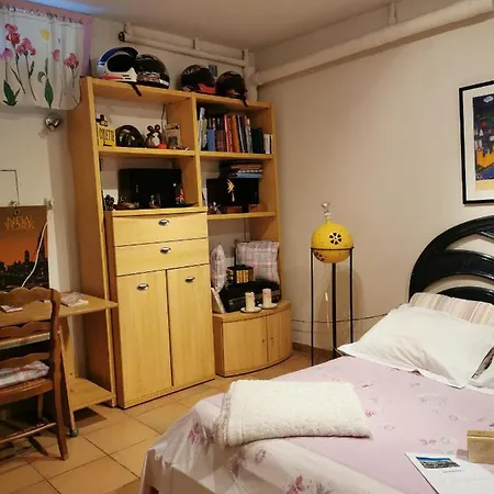 En Sous Sol De Avec Acces Jardin Et Piscine Marseille