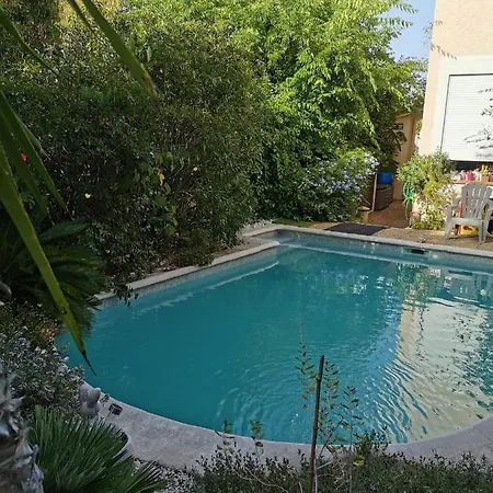 En Sous Sol De Avec Acces Jardin Et Piscine Guest house Marseille