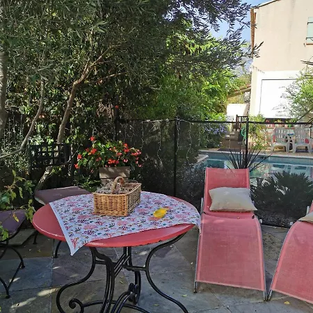 En Sous Sol De Avec Acces Jardin Et Piscine Guest house Marseille