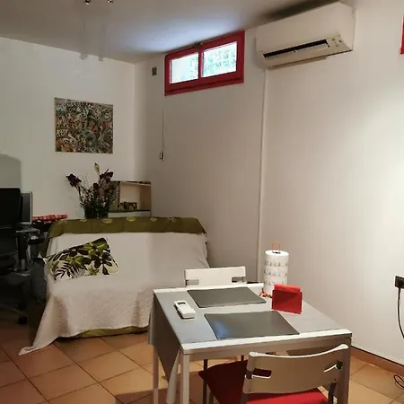 En Sous Sol De Avec Acces Jardin Et Piscine Marseille