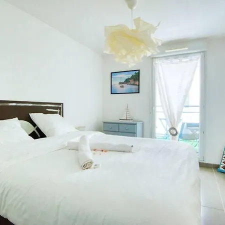 Catalans-air-conditioned, Balcony 2 Min Walk Catalans