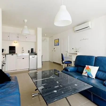 Catalans-air-conditioned, Balcony 2 Min Walk Catalans *