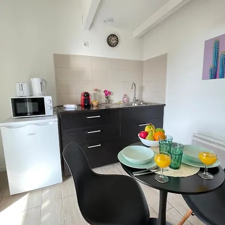 Le Jungle By Anderslocationterrassewifi-netflix Apartment