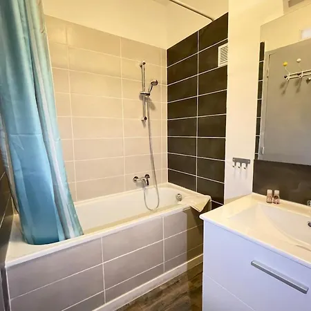 Apartment Le Grand Lovely Marseille Centre Wifi Netflix Marseille