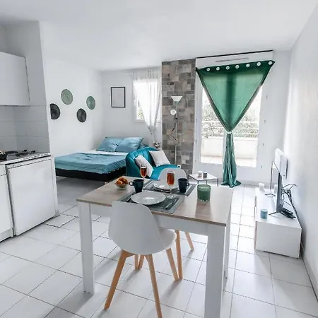Jolie T2 De 30m2 Avec Terrasse Metro Timone A 5 Min Marseille