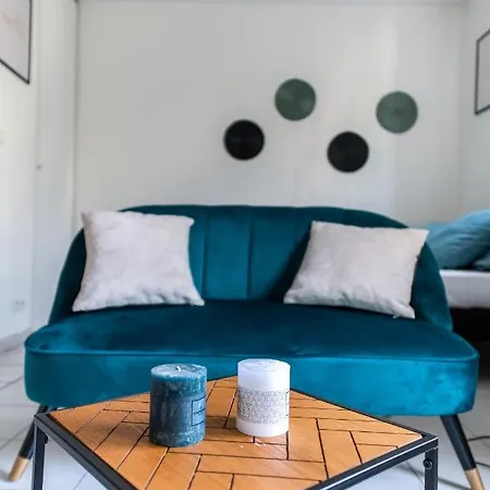 Jolie T2 De 30m2 Avec Terrasse Metro Timone A 5 Min *