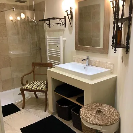 Sous Le Clocher Apartment