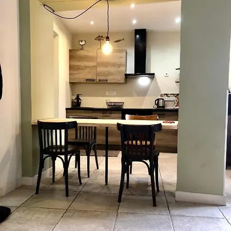 Sous Le Clocher Apartment