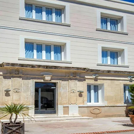 Mercure Centre Bompard La Corniche Otel 4*