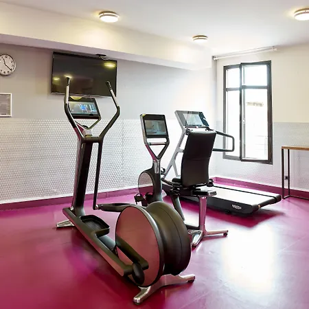 Hotel Radisson Blu Vieux Port 4*
