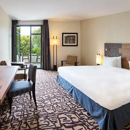 Hotel Radisson Blu Vieux Port 4*