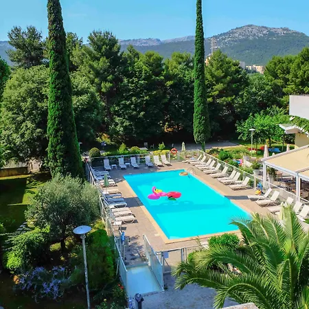 Novotel Est Hotel 4*