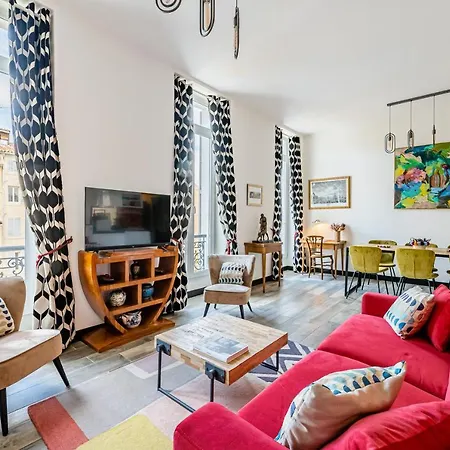 Apartment T2 Chic, Vue Vieux-port Et Notre Dame, Atypique, Calme, Clim, 48m2, Acces Autonome Avec Code
