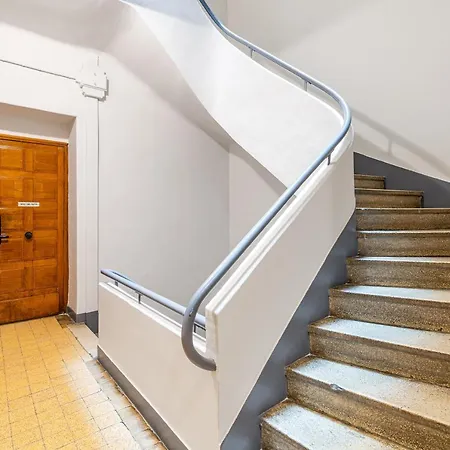 T2 Chic, Vue Vieux-port Et Notre Dame, Atypique, Calme, Clim, 48m2, Acces Autonome Avec Code *