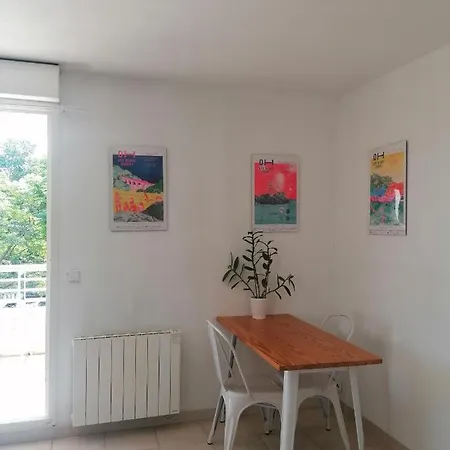 : Joli T2 Et Collines + Terrasse