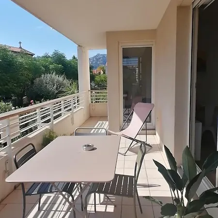 Apartment : Joli T2 Et Collines + Terrasse Marseille