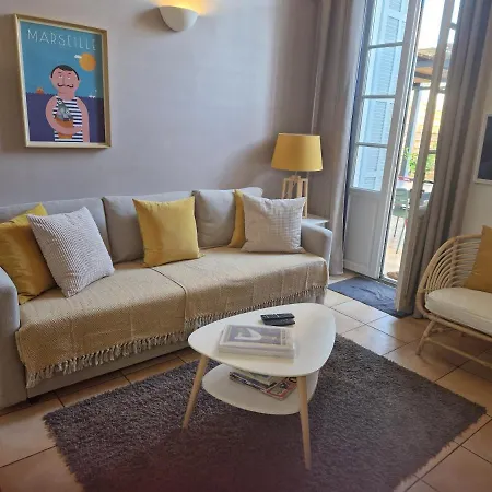 Superbe 2 Pieces Avec Grande Terrasse, Classe *** *