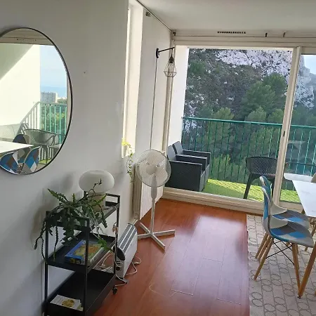 **** Roy D Espagne, Up To 7 People, View In Safe **** *