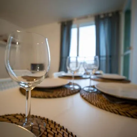 Fully Equipped Balcony Sleeps 7 Wifi * Marseille