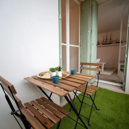 Fully Equipped Balcony Sleeps 7 Wifi Apartment Marseille