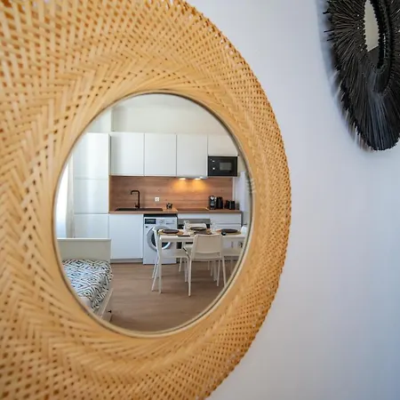 New Fully Equipped Air-conditioned * Marseille