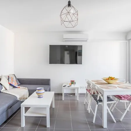 New Joliette Comfortable Well Located With Private Parking Апартаменты