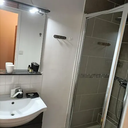 **** Roy D Espagne, Up To 7 People, View In Safe ****