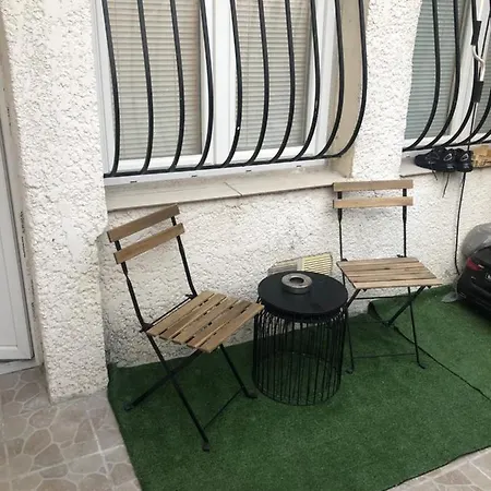 Studette Independant Avec Terrasse-climatisation Marseille