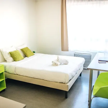 Twenty Business Flats Timone Aparthotel
