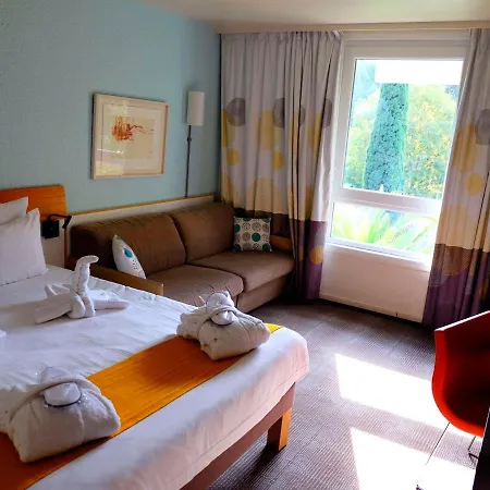 Hotel Novotel Est 4*