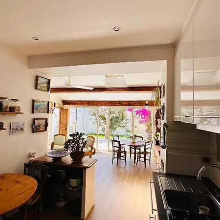 Le Jardin Du Roucas Apartment