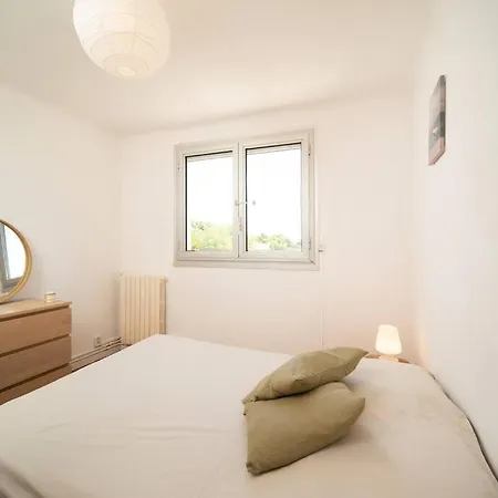 Fully Equipped With Parking 6 Beds Apartment *