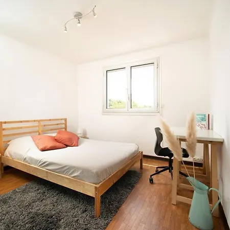 Fully Equipped With Parking 6 Beds
