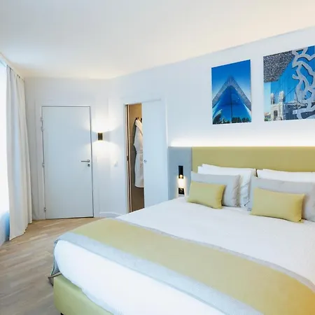 Crowne Plaza - Le Dome 4*