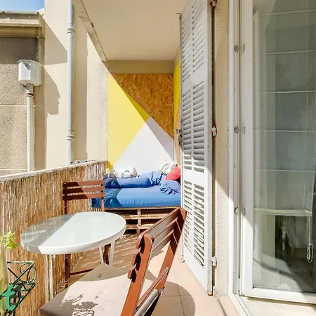 Charming With Cosy Balcony Old Port Apartament