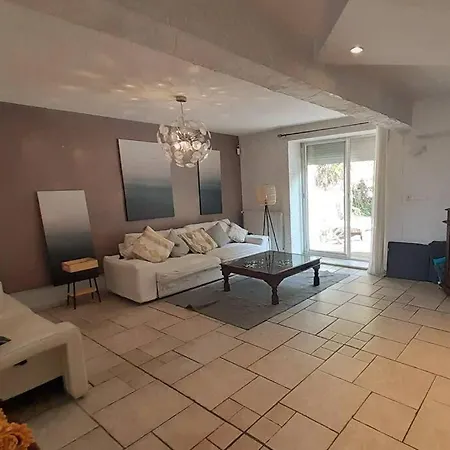 Bord De Avec Piscine