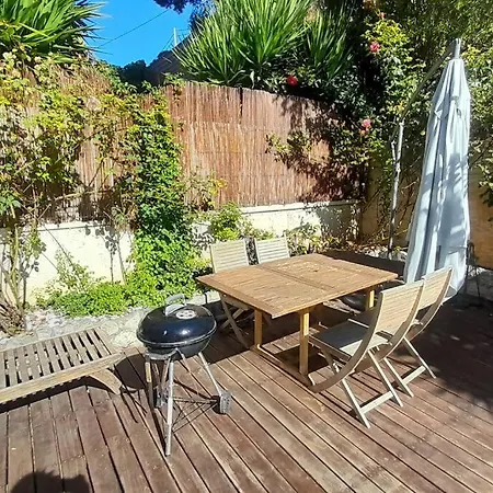 Bord De Avec Piscine Villa *
